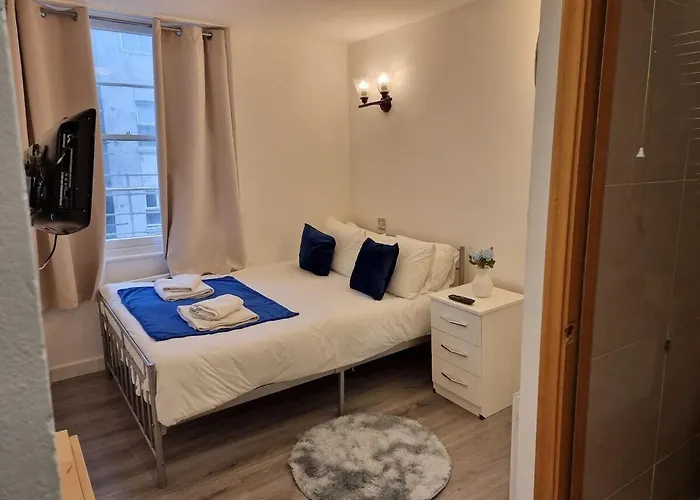 F302-3Rd Floor Studio For 2 Near Hyde Park